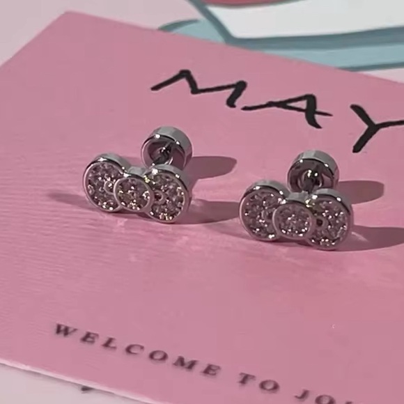 18K White Gold Hello Kitty Bow With Diamond Inlay And Screw On Back - Picture 5 of 7